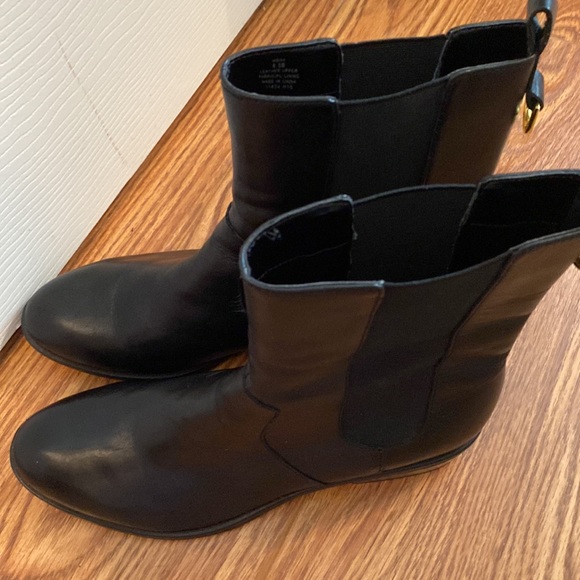 LAUREN RALPH LAUREN BLACK BOOTS SIZE 8.5B WITH 1 3/4” OF ELASTIC ON EACH SIDE VG - Picture 2 of 11